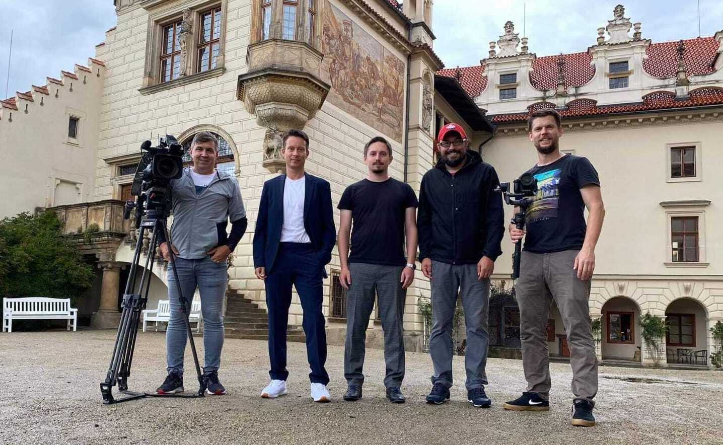 Společné foto filmového štábu