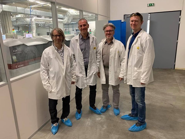 Tým skvělých lidí ze Spectrasolu, s nimi vyvíjíme a vyrábíme pro-kognitivní svítidla.