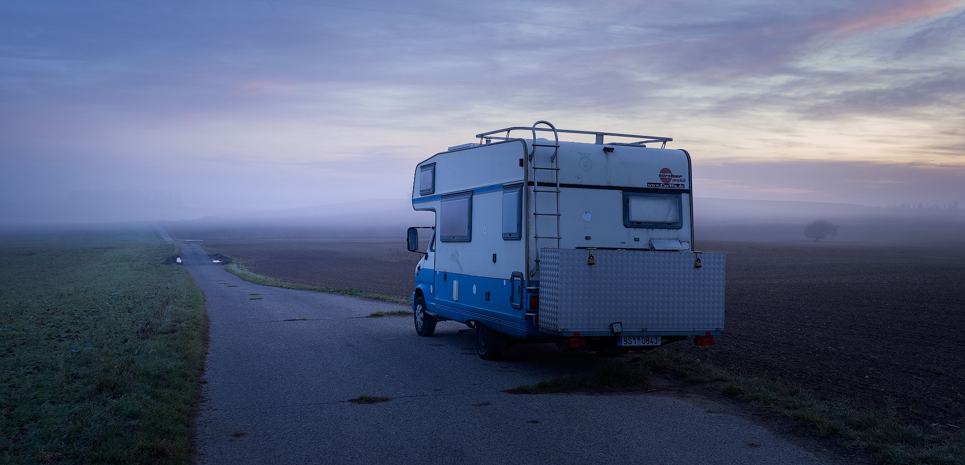 Náš karavan v průběhu naší cesty za snem