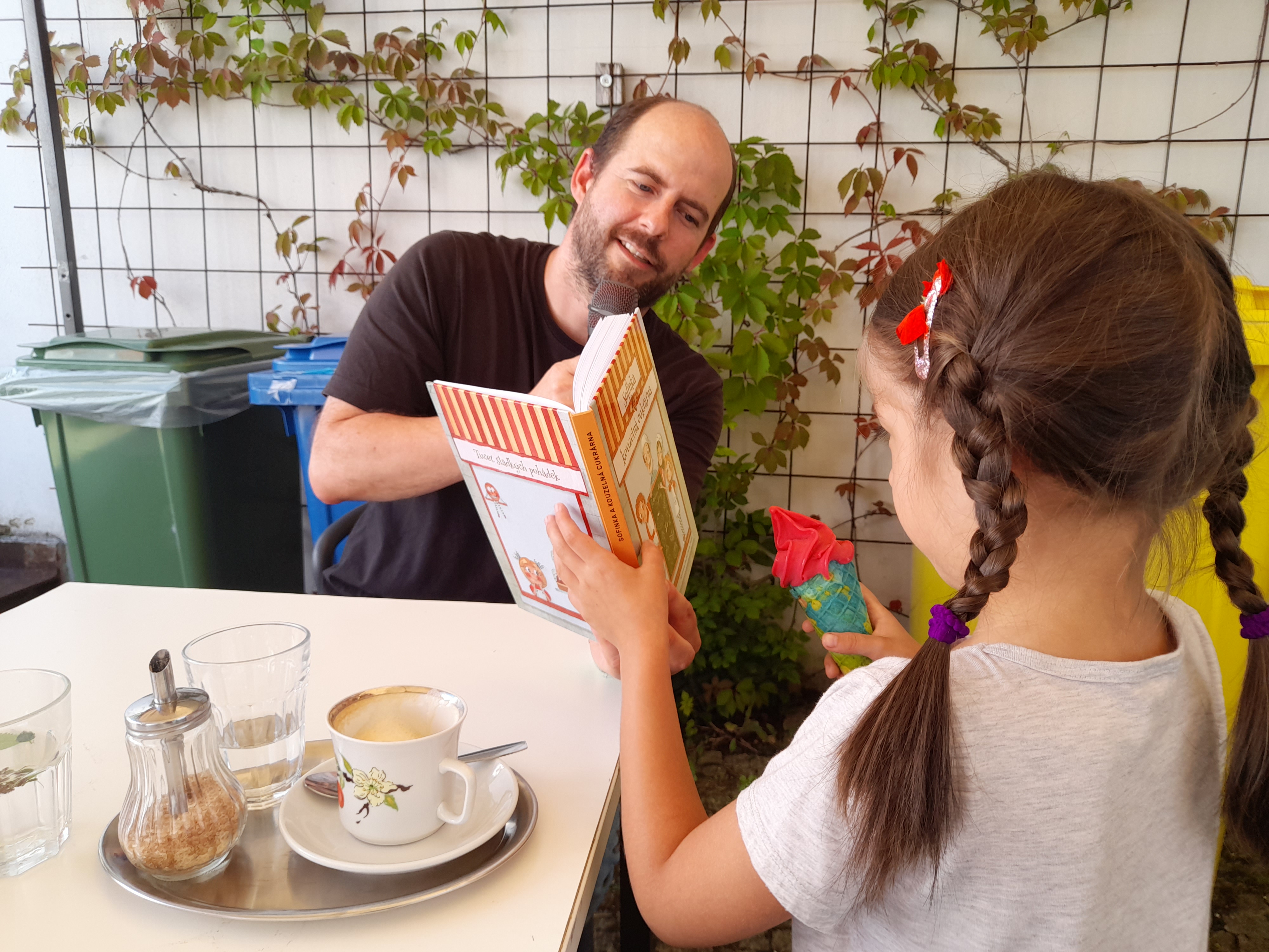 zmrzlinový křest knihy na festivalu ve Slavonicích