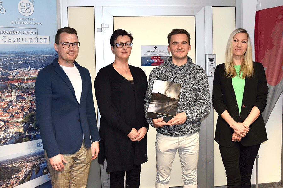 Jakub Bartoník s kolegy z CBS Nakladatelství