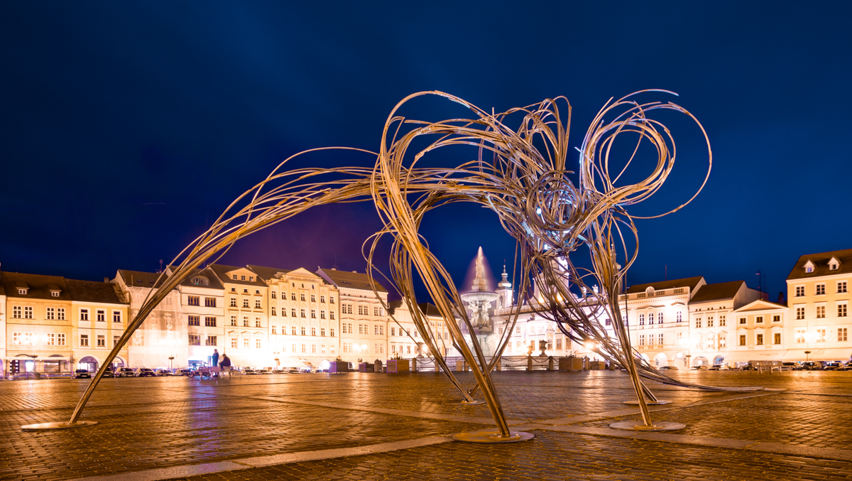 Socha Jana Dostála na náměstí v ČB