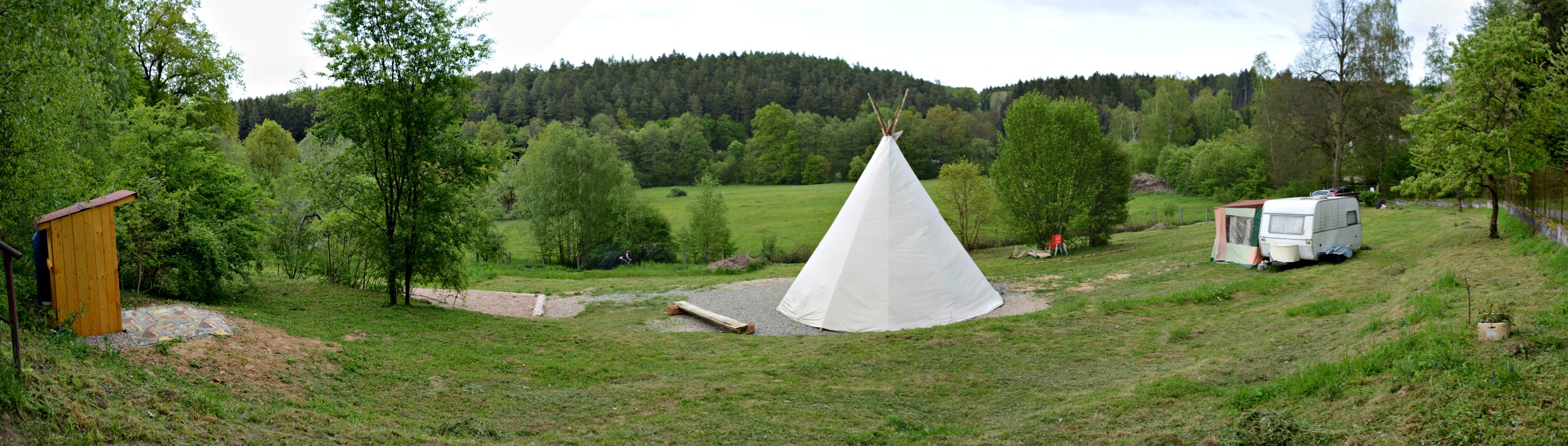 Panorama zahrady dva měsíce po otevření..stále budujeme