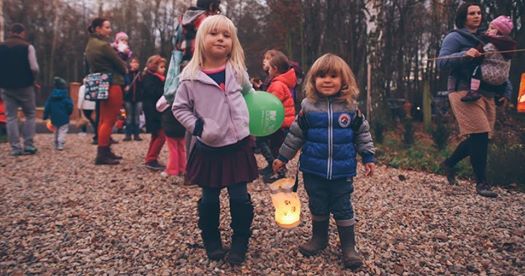 Podpořte náš projekt prvních lesních jeslí v Česku a přijďte k nám oslavit svátek sv. Martina! Čeká nás hraná legenda o sv. Martinovi, lampionový průvod večerním lesem, pokladu a závěrečné společné hodování! 