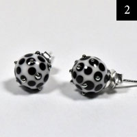 Bílé náušnice s tečkami, sklo, stříbro #2