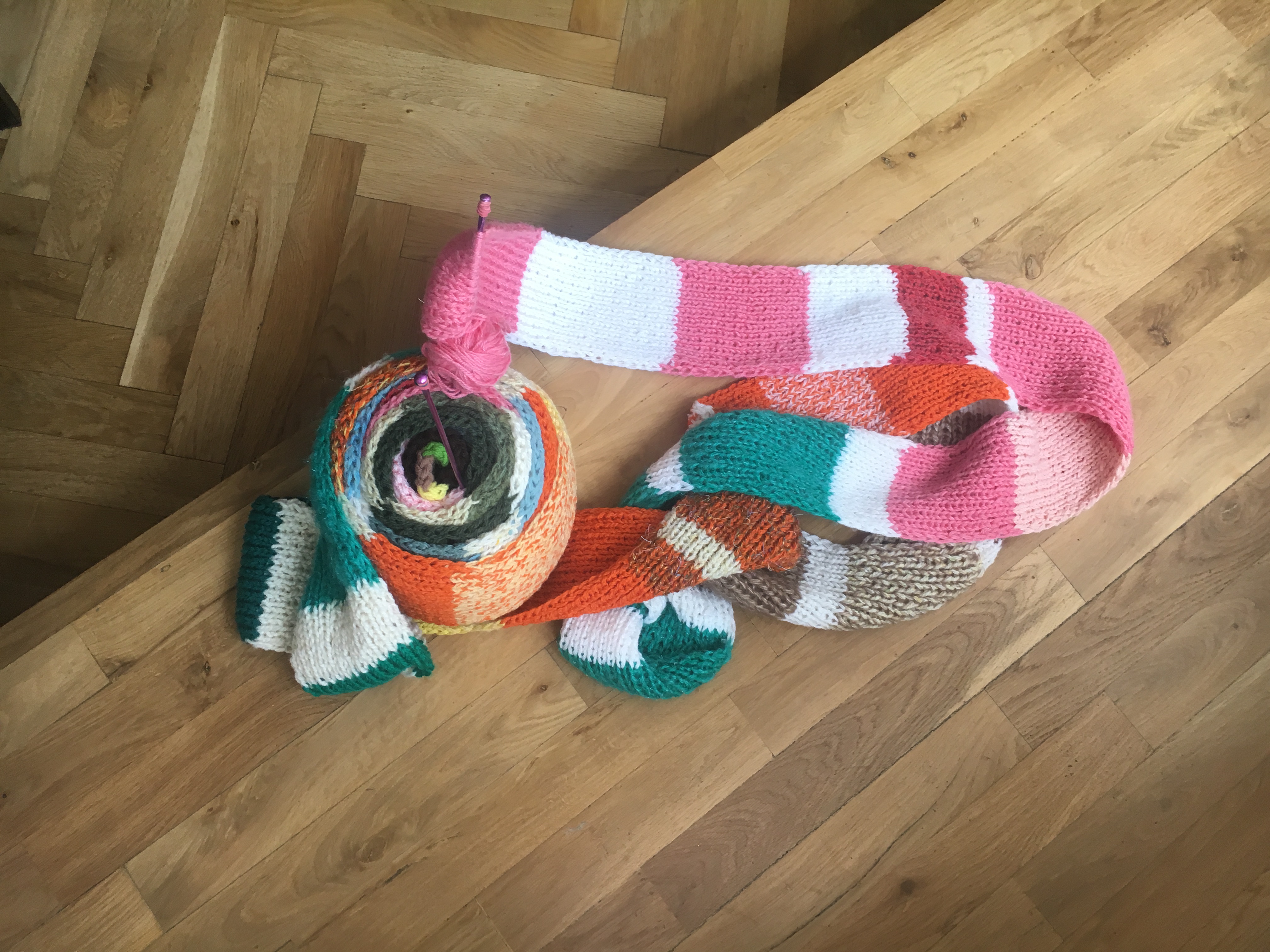 Nekonečná šála vznikla za 1 týden...JAK?