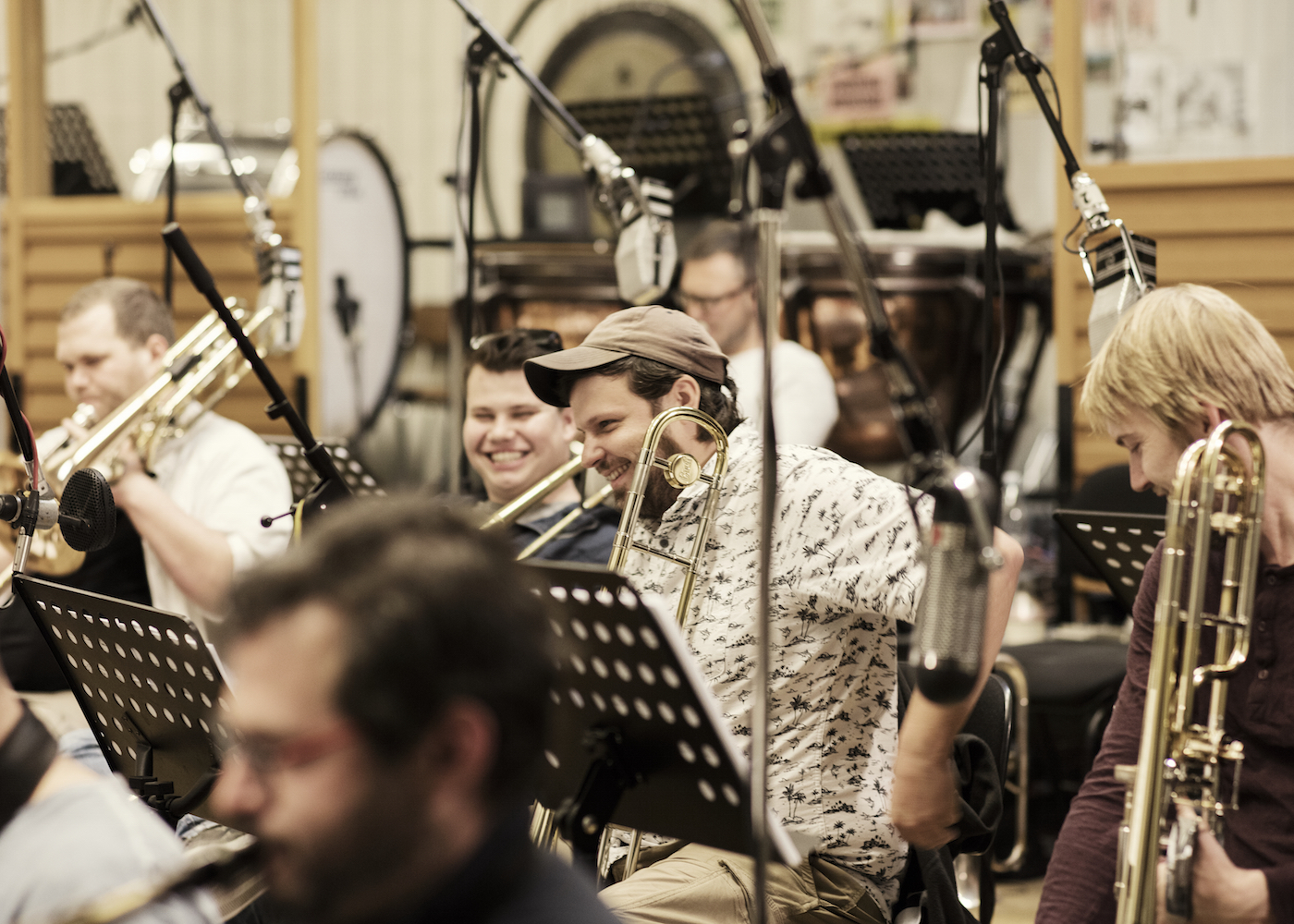 Jan Jirucha při natáčení alba Vánoce dospělých big bandu Concept Art Orchestra ve Smečky Music Studios