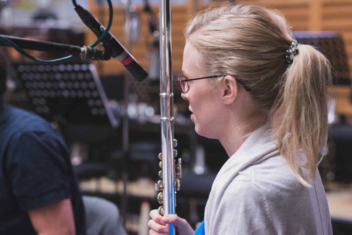 Andrea Šulcová při nahrávání CD Vánoce dospělých s big bandem Concept Art Orchestra ve Smečky Music Studios