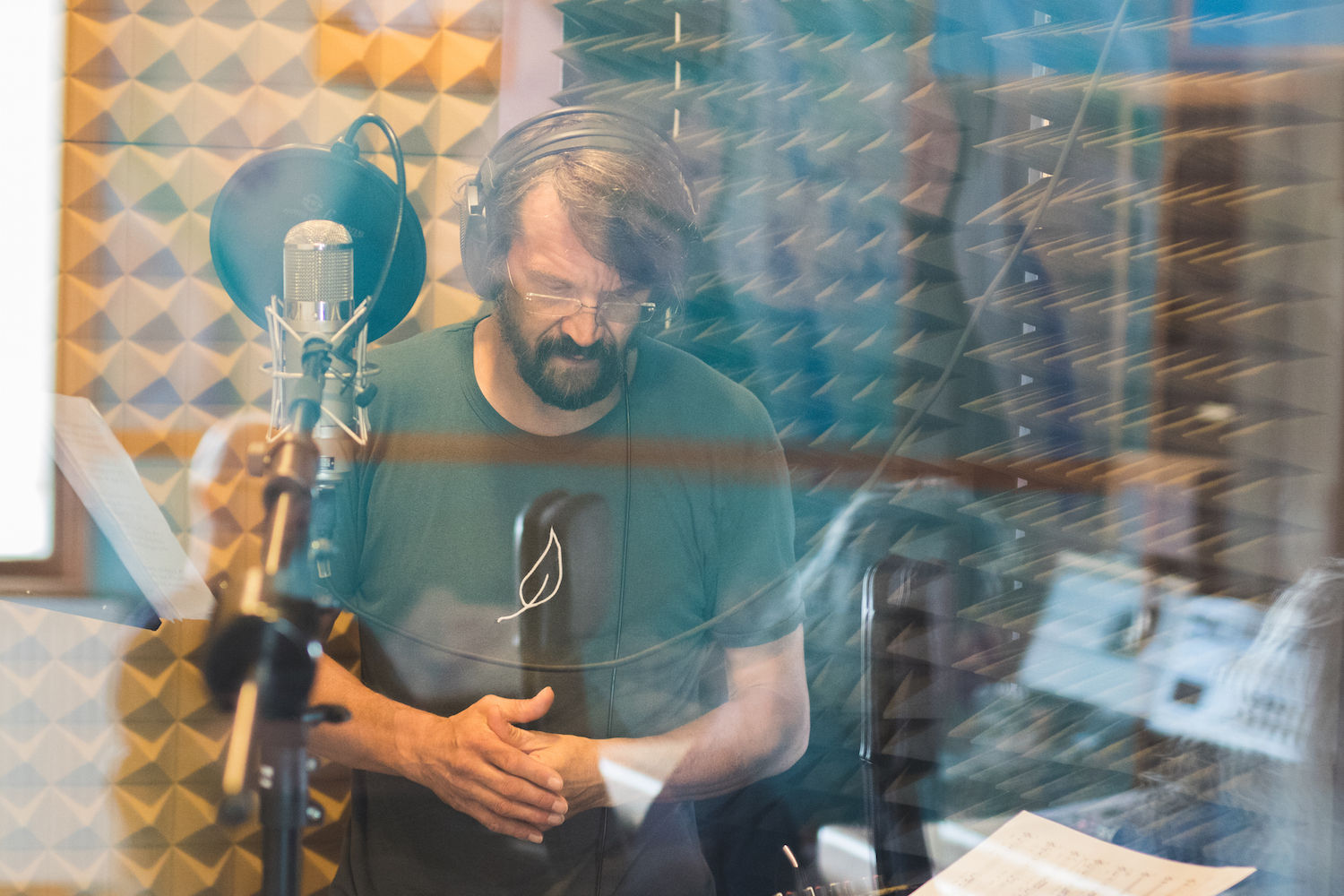Dan Bárta při natáčení alba Vánoce dospělých s big bandem Concept Art Orchestra v SONO Records