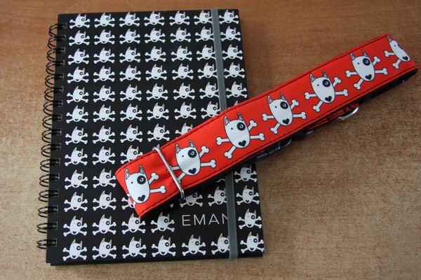Zápisník a obojek EMAN