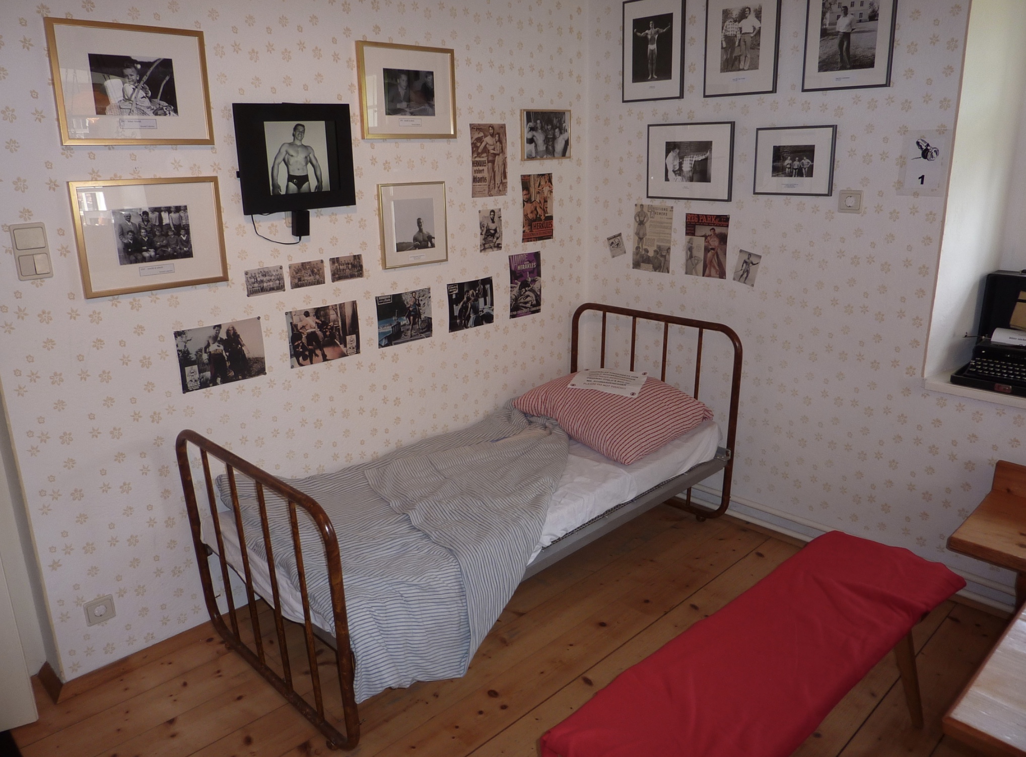 Arnoldův pokoj v jeho rodném domě.