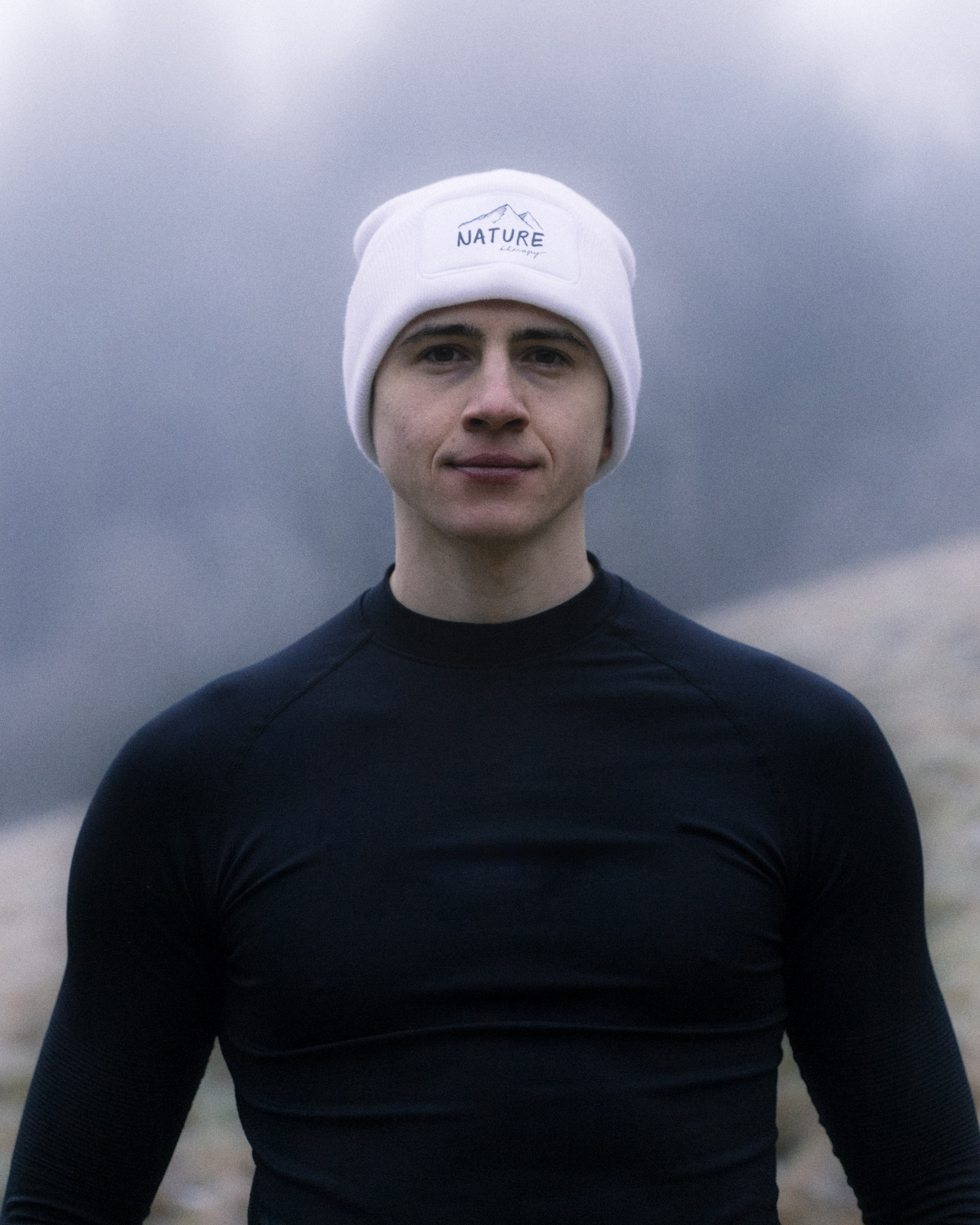 Bíla Čepice s logem NATURE THERAPY