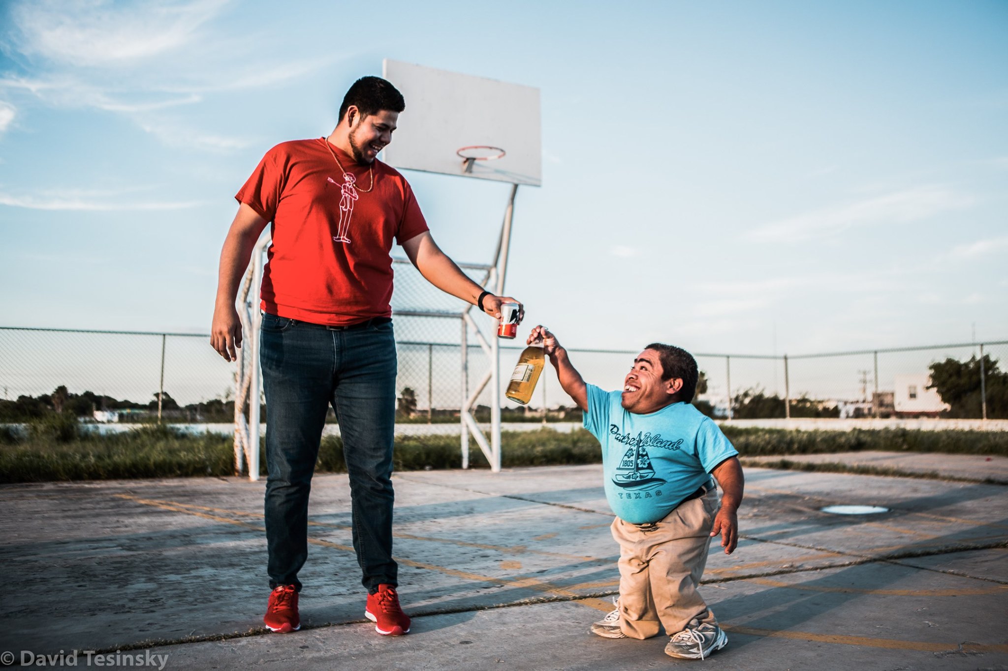 Nejmenší a největší muž ve městě Nuevo Laredo (Mexiko)